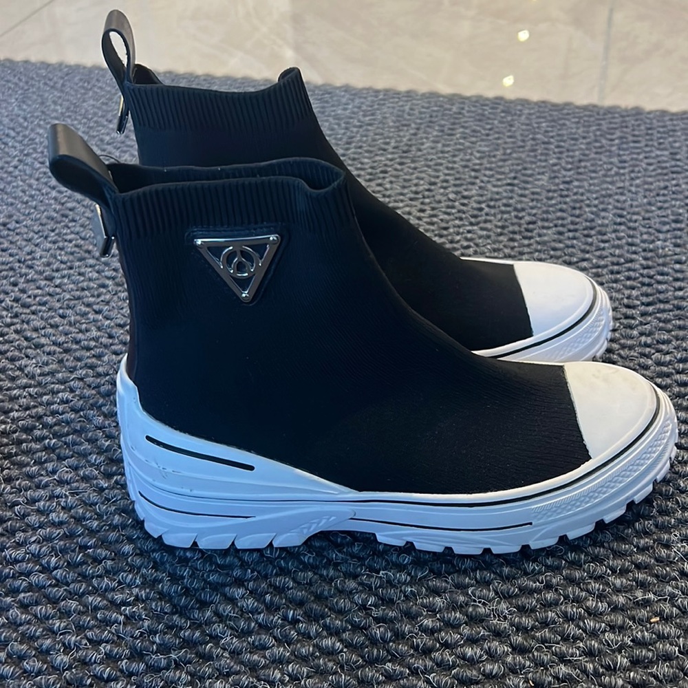 Size 6 Wishbone Sock Booties
